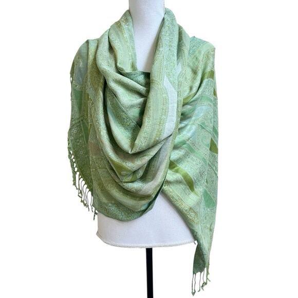 VINTAGE Scarf Shawl Wrap One Size 22" x 78" Fringe Light Green - Picture 1 of 3